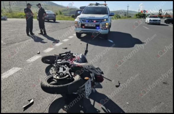 Իջևան-Սևան-Երևան ավտոճանապարհին բախվել են «Chevrolet Cruze»-ն ու մոտոցիկլը. կին մոտոցիկլավարը տեղափոխվել է հիվանդանոց